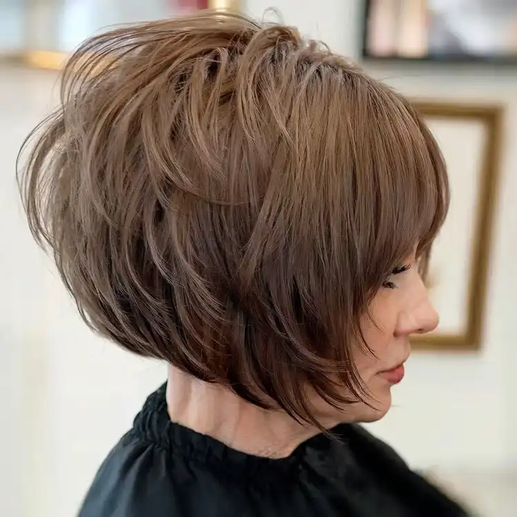 Kinnlanger, gestufter Bob mit Stufen ab 50