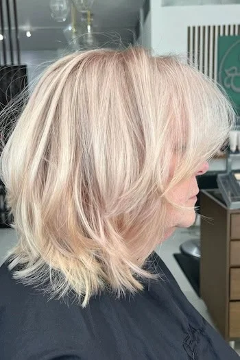 Langer Bob mit stufigen Strähnen