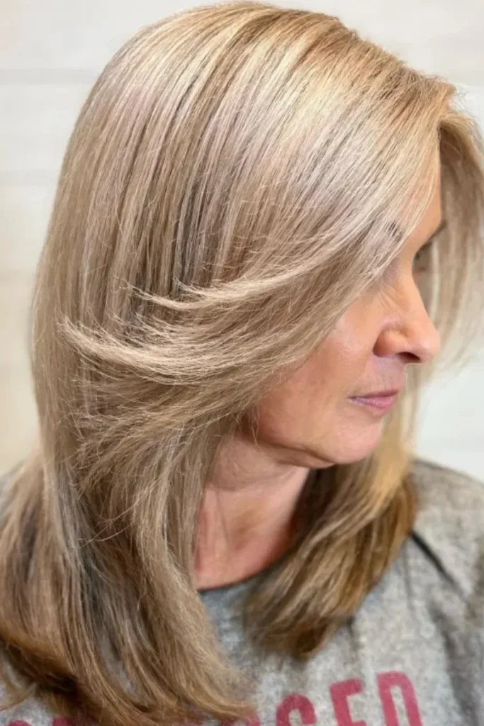 Mittellanger Stufenschnitt mit Federn