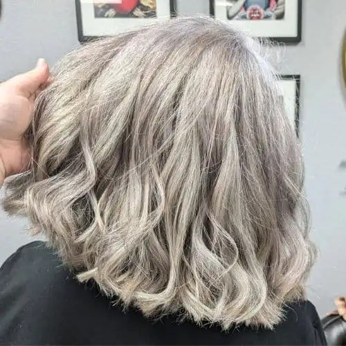 Welliges silbernes Lob