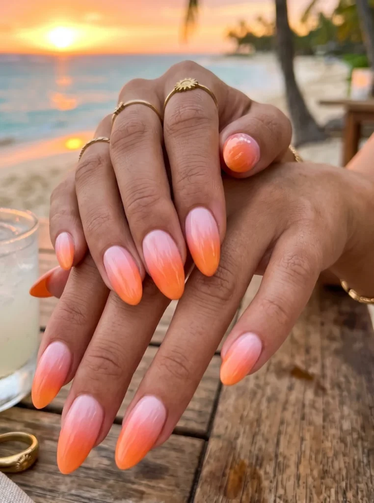 Ombré Mandelnägel mit sanftem Farbverlauf in sommerlichen Tönen, elegantes und modernes Nageldesign mit weichem Übergang