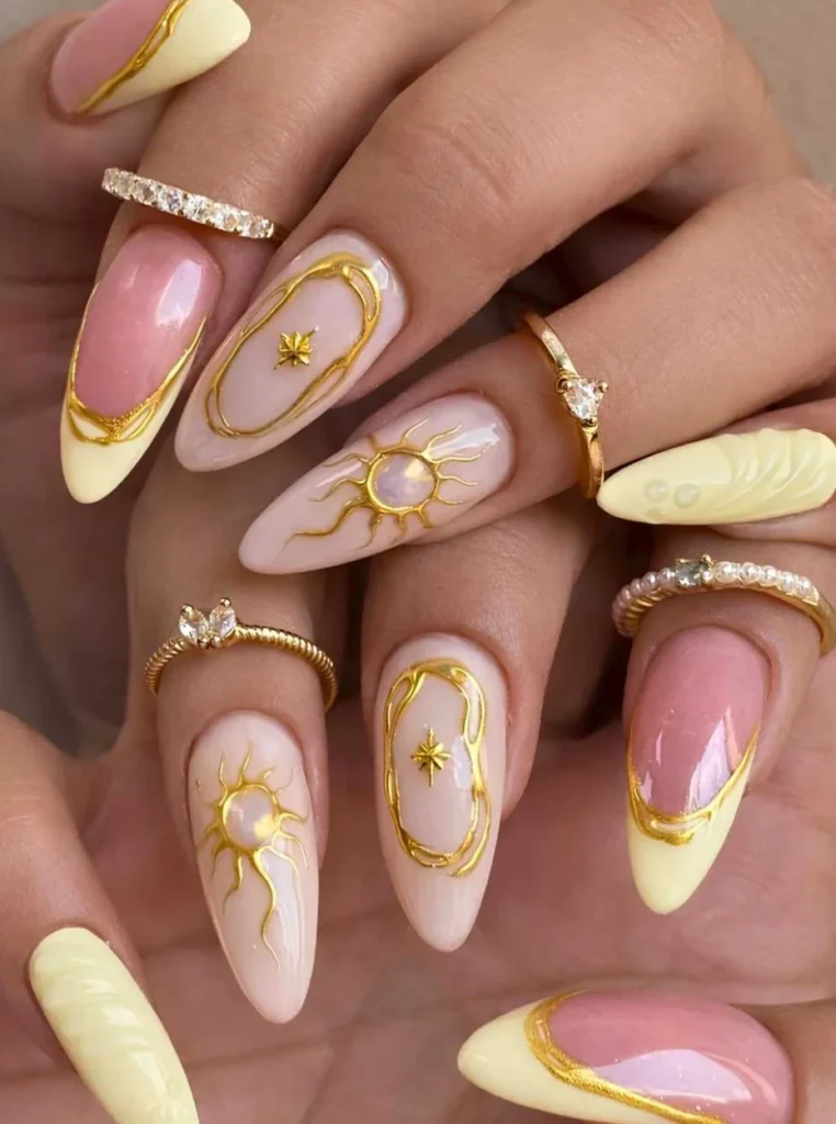 Butter Yellow Nagel mit Goldfolie, 3D-Sonnendesign und eleganter Nail Art auf mandelförmigen Nägeln