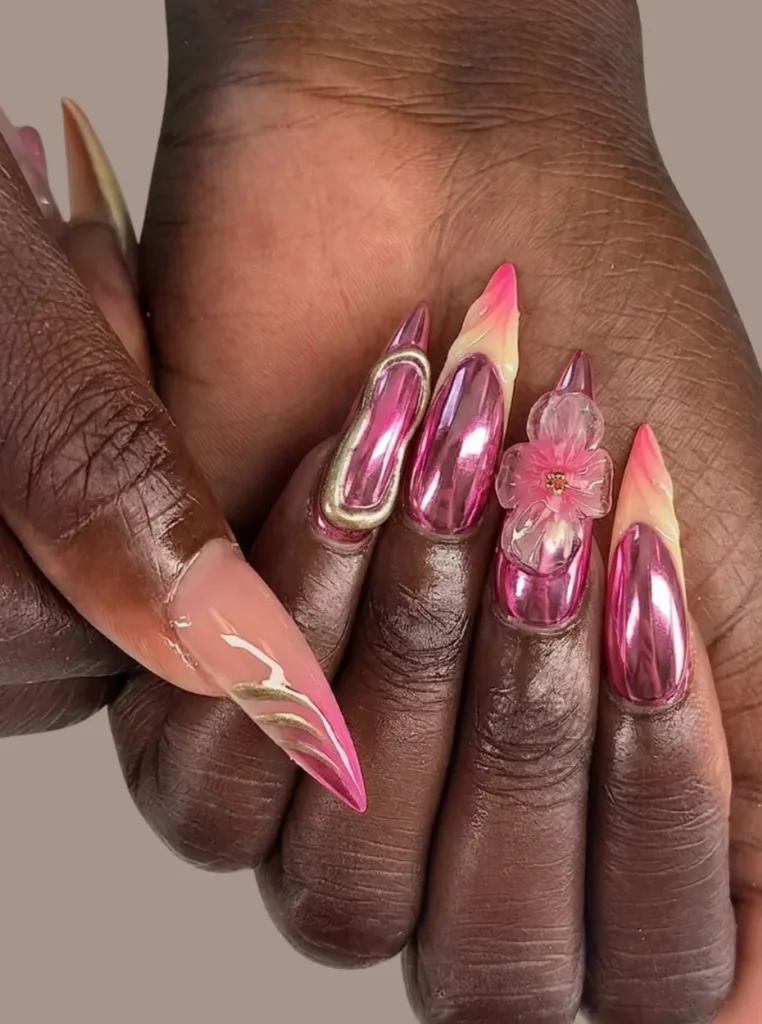 Chrome Pink Nails mit spiegelndem Metallic-Finish, rosa Farbverlauf und 3D-Blumen-Design auf langen Stiletto-Nägeln.